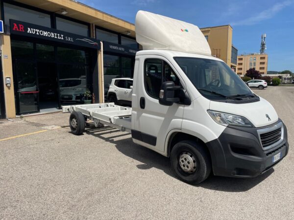 Peugeot Boxer 435 2.2 BlueHDi 140cv A TELAIO!!!!! - immagine 2
