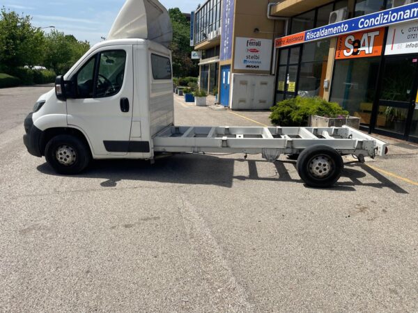 Peugeot Boxer 435 2.2 BlueHDi 140cv A TELAIO!!!!! - immagine 8