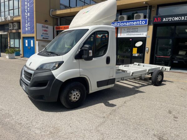 Peugeot Boxer 435 2.2 BlueHDi 140cv A TELAIO!!!!! - immagine 4